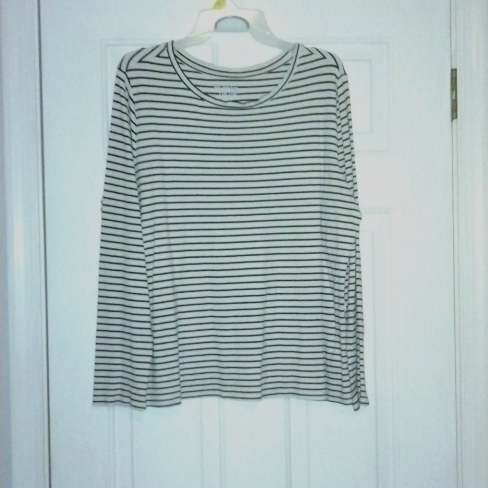 Black and white rib knit crew neck Time and Tru long sleeve shirt